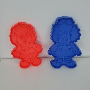 2~Vintage Bobbs Merrill Raggedy Ann Raggedy Andy Plastic Cookie‎ Cutters